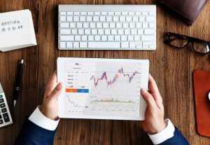Comment suivre avec
précision son budget et ses
investissements sur Google Ads 
et Microsoft Ads ?