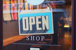 8 astuces pour attirer plus de clients en boutique grâce à Adwords et Facebook Ads