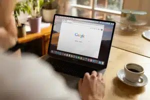 Transparence des prix sur Google Ads : La règle qui fait grincer des dents… et qui va booster les marques Intelligentes